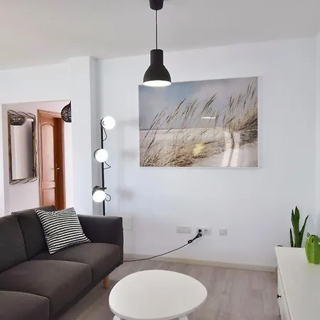 Blue With Private Pool, Bbq, Wifi - Suitable For Families By Holidays Villa *