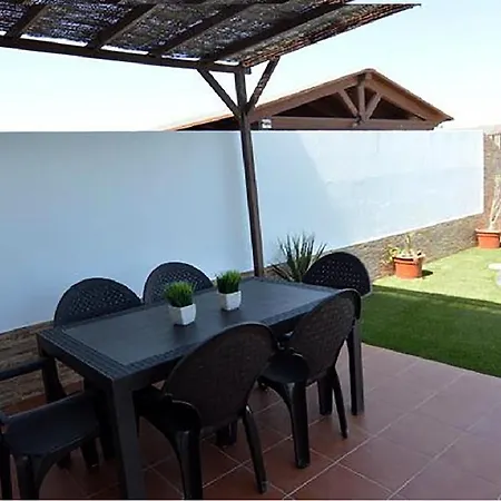 Villa Blue With Private Pool, Bbq, Wifi - Suitable For Families By Holidays Corralejo