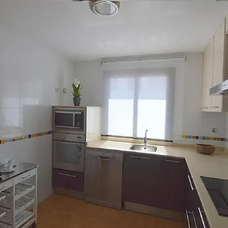 Blue With Private Pool, Bbq, Wifi - Suitable For Families By Holidays Villa *