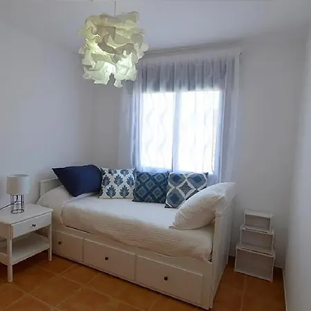 Blue With Private Pool, Bbq, Wifi - Suitable For Families By Holidays *