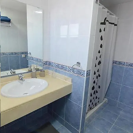 Blue With Private Pool, Bbq, Wifi - Suitable For Families By Holidays Villa