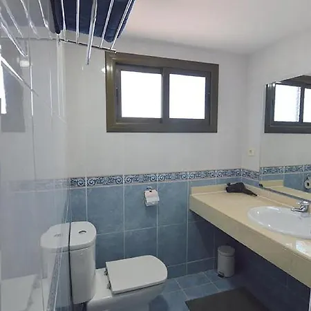 Blue With Private Pool, Bbq, Wifi - Suitable For Families By Holidays Villa